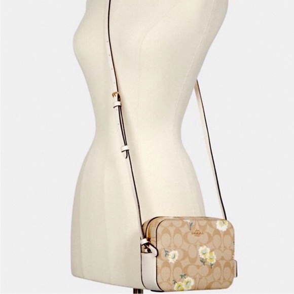 Coach Set Camera Bag & Wristlet!! NWT signature pattern with daisy accents! - Picture 4 of 15